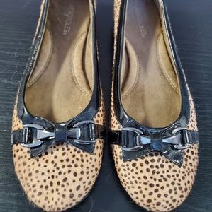Suede ballet flats in cheetah print, bow detail